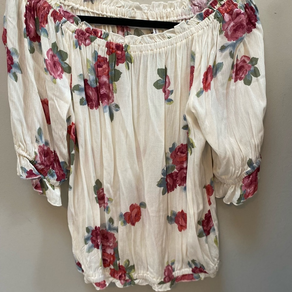 NWT LUQ Brandie Off The Shoulder Top - Picture 3 of 3